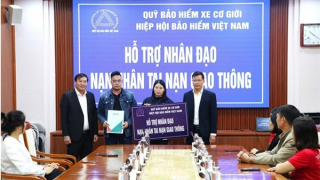 Hỗ trợ nhân đạo gia đình 2 nạn nhân tử vong do tai nạn giao thông tại Nghệ An