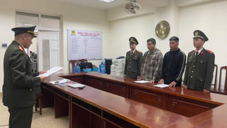 Khởi tố 2 đối tượng tàng trữ trái phép vũ khí quân dụng