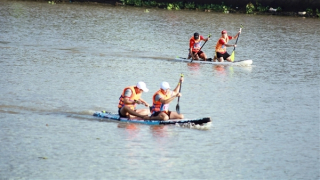 Hơn 200 VĐV tranh tài sôi nổi tại Giải đua thuyền ván SUP TP Cần Thơ mở rộng