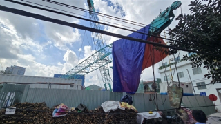 Cần cẩu gãy làm sập tường rào Bảo tàng Điêu khắc Chăm Đà Nẵng