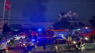 Cháy lớn trong công ty phụ tùng ô tô ở TP Hồ Chí Minh