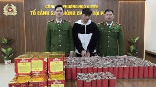 Phát hiện vụ buôn pháo giấy nổ cỡ khủng, quả to như bắp chân