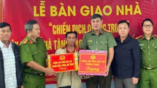Công an Gia Lai trao nhà “Chiến dịch Quang Trung” tặng người dân