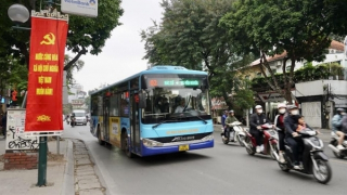 Hà Nội: Hơn 35.489 lượt xe buýt phục vụ người dân đi lại an toàn trong dịp tết Dương lịch