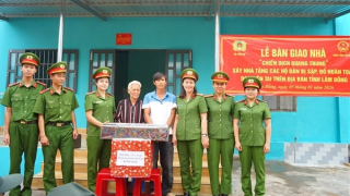 Bàn giao những căn nhà đầu tiên trong “Chiến dịch Quang Trung” cho người dân vùng rốn lũ ở Lâm Đồng