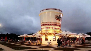 Buộc di dời mô hình ly cà phê khổng lồ khỏi Quảng trường Lâm Viên Đà Lạt