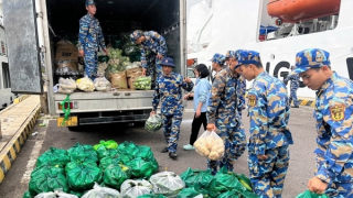 Tặng hơn 5 tấn nông sản Đà Lạt cho quân dân Trường Sa