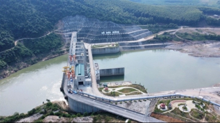 Từ chuyện phí “bôi trơn” đến túi “quà quê” trăm trâu