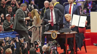 Thời của kẻ mạnh