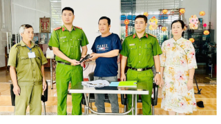 Cà Mau tích cực vận động người dân tự nguyện giao nộp vũ khí, vật liệu nổ