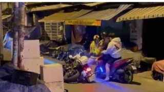 Xử lý việc hai thanh niên cản trở CSGT khi thi hành công vụ ở TP Hồ Chí Minh