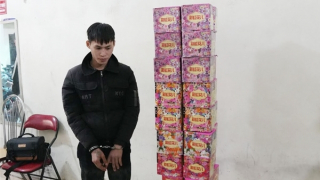 Chở 3 bao tải chứa hơn nửa tạ pháo hoa nổ trái phép