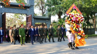 Bộ trưởng Lương Tam Quang dâng hoa, dâng hương tại Khu di tích Quốc gia đặc biệt Kim Liên