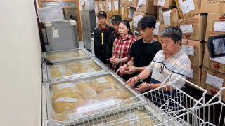 Bắt giam chủ cơ sở Châu Phát cùng nhân viên sản xuất 800 tấn mì trộn hóa chất