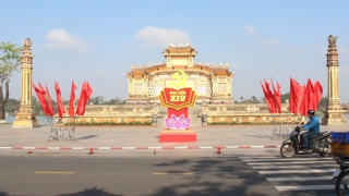 TP Huế rực rỡ cờ hoa, biểu ngữ chào mừng Đại hội XIV của Đảng