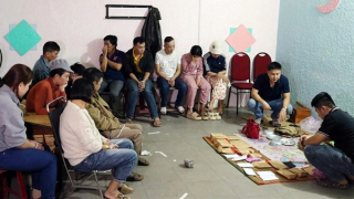 Tạm giữ hình sự 16 con bạc tụ tập xóc bầu cua