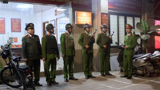 Công an phường Láng tuần tra vũ trang bảo đảm ANTT Đại hội XIV của Đảng