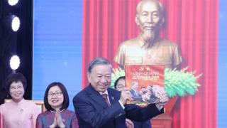 Nhà xuất bản Thông tấn ra mắt ba cuốn sách ảnh chào mừng Đại hội XIV của Đảng