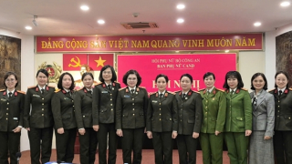 Lan tỏa chương trình “Mẹ đỡ đầu” của Phụ nữ CAND gắn với phong trào thi đua “Ba Nhất”