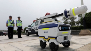 Robot cảnh sát