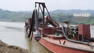 Lào Cai: Khởi tố 3 đối tượng tổ chức khai thác cát trái phép trên sông Hồng