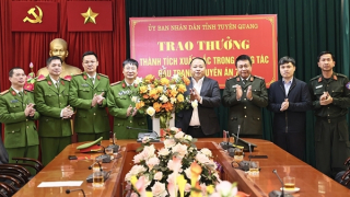 Trao thưởng cho lực lượng triệt phá thành công đường dây lừa đảo tại Campuchia