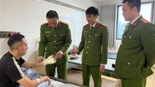 Khống chế đối tượng tâm thần hắt xăng đốt làm cán bộ Công an bị thương