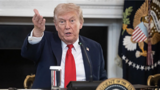 Tổng thống Trump sẽ áp thuế các nước phản đối Mỹ kiểm soát Greenland