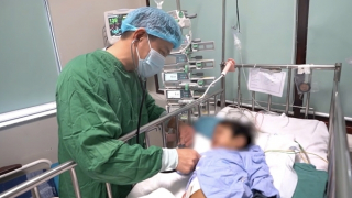 Ghép gan nhi - Cuộc chiến cân não và kỳ tích từ những trái tim nhân ái