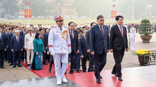 Các đại biểu dự Đại hội XIV của Đảng vào Lăng viếng Chủ tịch Hồ Chí Minh