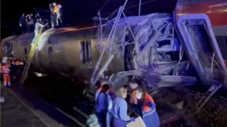 Tây Ban Nha: Hai tàu cao tốc đâm trực diện, ít nhất 21 người thiệt mạng