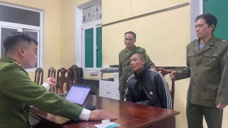 Bắt đối tượng dùng rựa chém người tới tấp tại quán cà phê