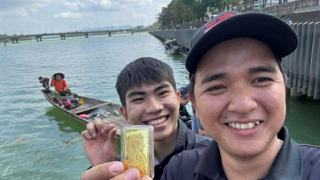 Tìm thấy lượng vàng thứ hai của người dân đánh rơi xuống sông Hương