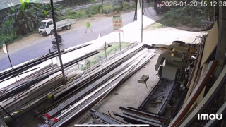 CSGT bị thương nặng khi các đối tượng vi phạm giao thông lao xe vào người