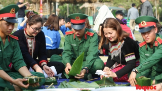 Tet gifts, chung cake made for disadvantaged people