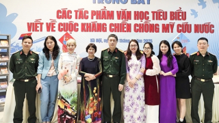 Đọc chiến tranh từ "Rubik đa chiều"