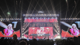 Phùng Khánh Linh tiếp nối hành trình rực rỡ “Giữa một vạn người” tại GENFest