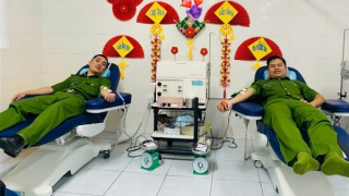 Công an xã ở Quảng Ngãi vượt chặng đường xa, truyền máu cứu nhiều người dân
