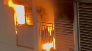 Ba người nguy kịch trong vụ cháy căn hộ chung cư lúc rạng sáng