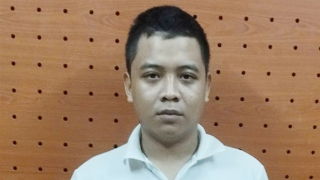 Đột nhập cạy cửa, phá tủ cuỗm loạt tiền vàng mang bán tiêu xài