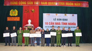 Trao tặng 10 căn nhà tình nghĩa cho cán bộ, chiến sĩ có hoàn cảnh khó khăn