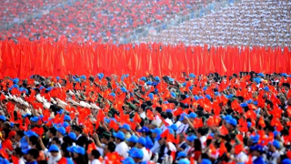 Tiến lên bằng hành động