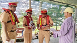 Bảo đảm an toàn giao thông thủy nội địa dịp Tết Nguyên đán ở Cà Mau