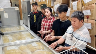 Truy quét thực phẩm "bẩn" và hàng giả dịp cuối năm