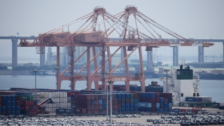 Mỹ tăng thuế lên 25% với ô tô, gỗ và dược phẩm Hàn Quốc, thị trường Seoul chao đảo