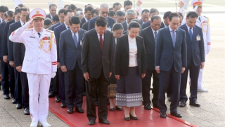 Tổng Bí thư, Chủ tịch nước Lào vào Lăng viếng Chủ tịch Hồ Chí Minh