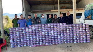 Quảng Ngãi: Bắt quả tang hai đối tượng dùng ôtô chở hơn 2 tấn pháo lậu