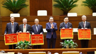 Chủ tịch Quốc hội Trần Thanh Mẫn gặp mặt nguyên lãnh đạo Quốc hội qua các thời kỳ