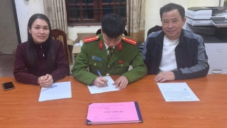 Công an xã hỗ trợ người dân nhận lại hơn 2 tỷ đồng chuyển khoản nhầm