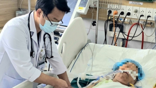 Đốt than sưởi ấm, chồng tử vong, vợ nguy kịch